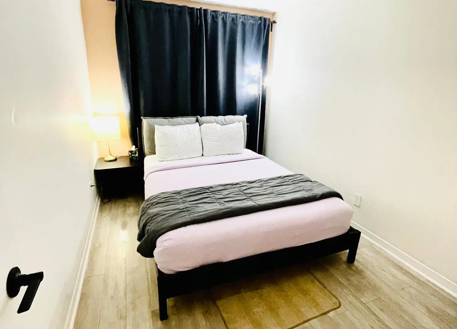 Cozy 2-Bedroom Apartment In The Heart Of Downtown Ottawa 0*,