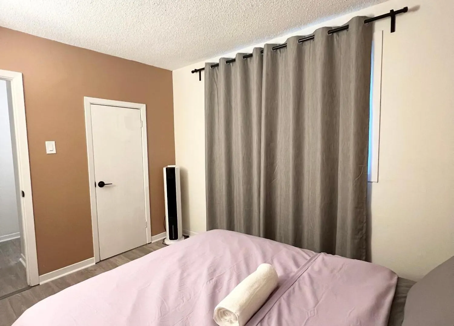 Cozy 2-Bedroom Apartment In The Heart Of Downtown Ottawa