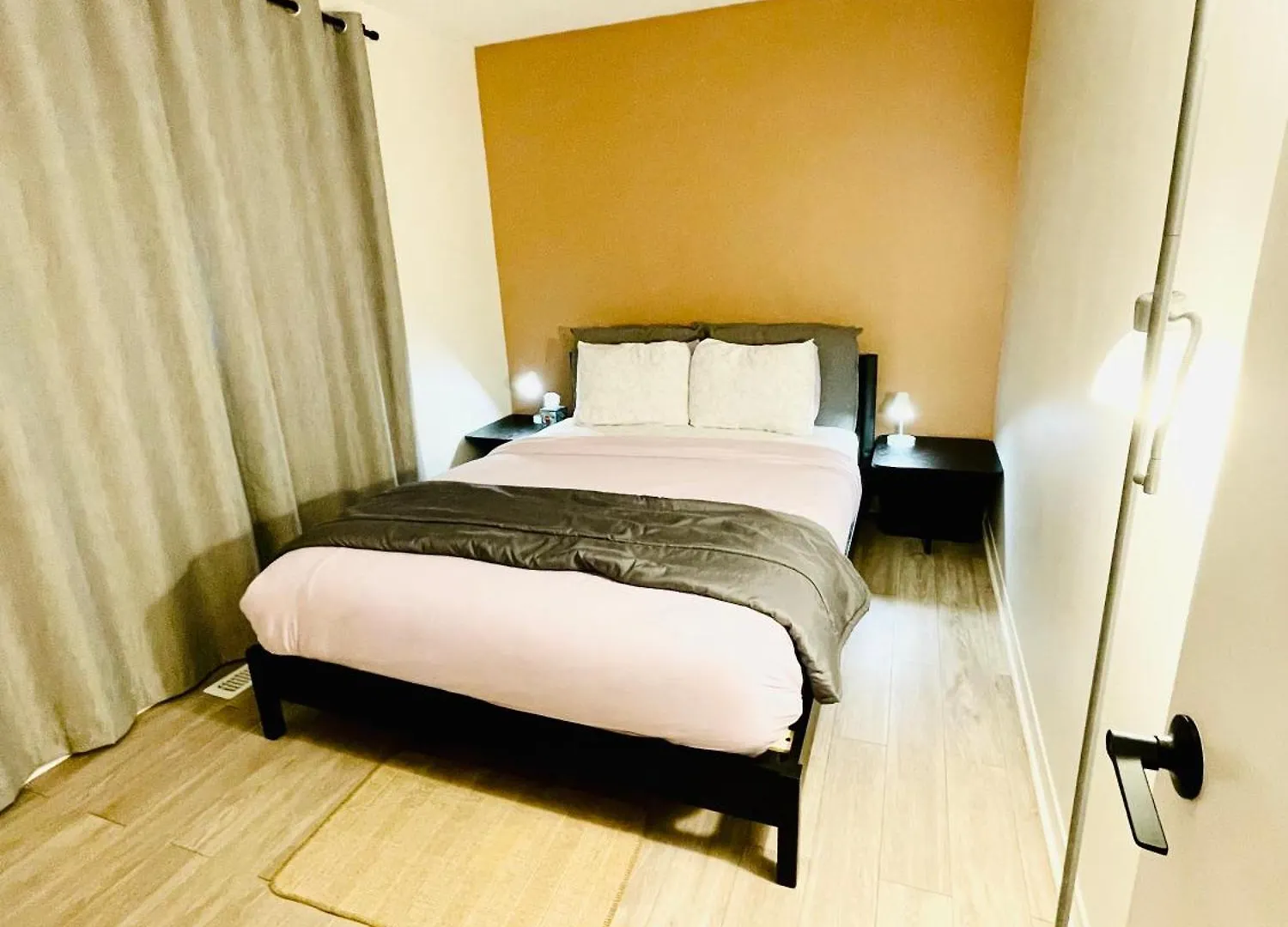 Cozy 2-Bedroom Apartment In The Heart Of Downtown Ottawa 0*,  Kanada
