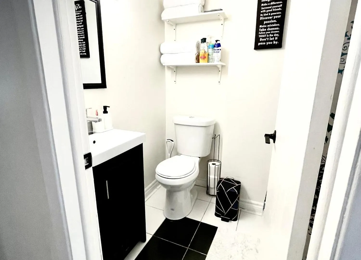 Cozy 2-Bedroom Apartment In The Heart Of Downtown Ottawa 0*,  Kanada